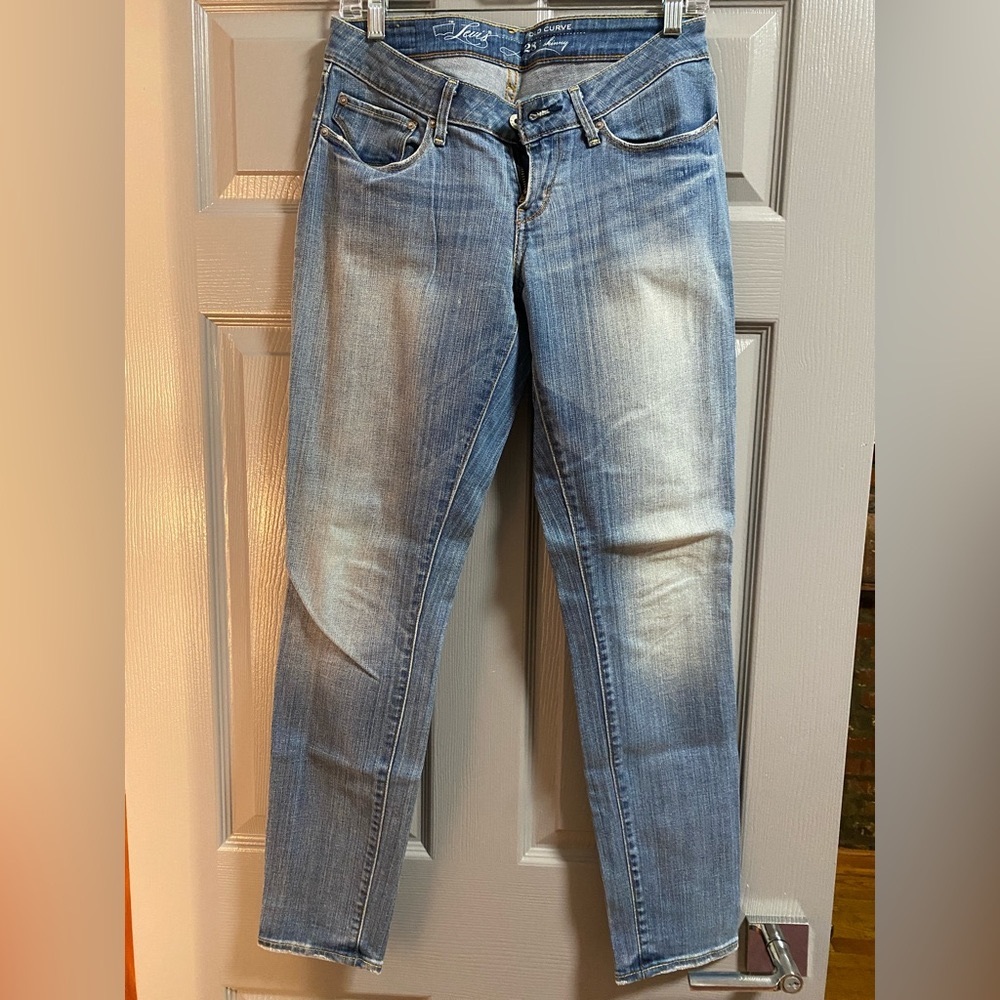 Levi’s bold curvy skinny jeans; lightly worn